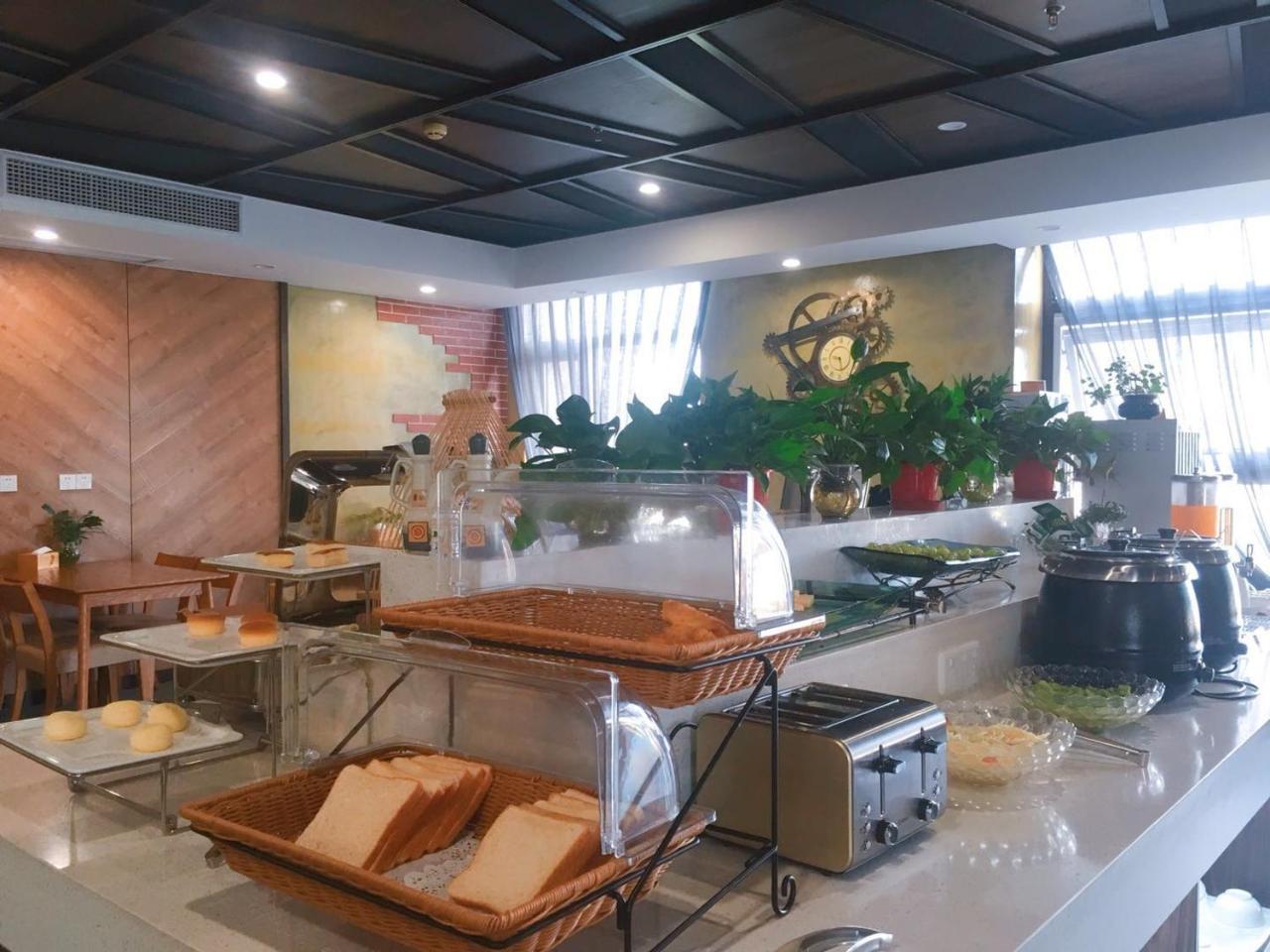 Nostalgia Hotel Near Tianjin Polar Ocean Word- Tianjin Fonte Joy World, 10 Minutes Drive Away From Tianjin Tanggu High-Speed Railway Station, Free Ice-Cream, Mineral Water, Snacks And Laundry Service, English Communication Well Ngoại thất bức ảnh
